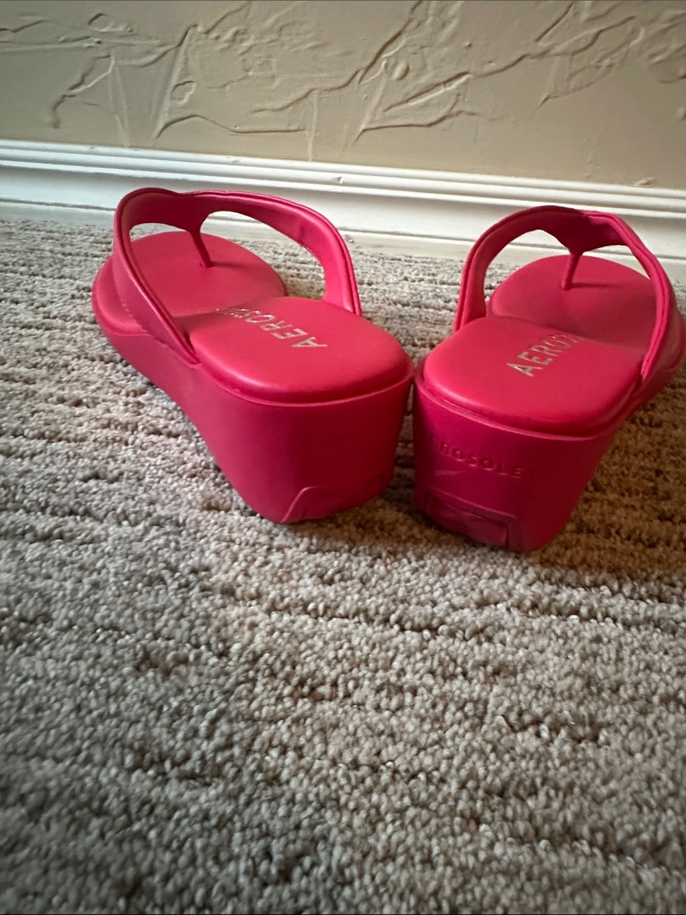 AEROSOLES Hot Pink Wedge Thong Sandals - Picture 3 of 7